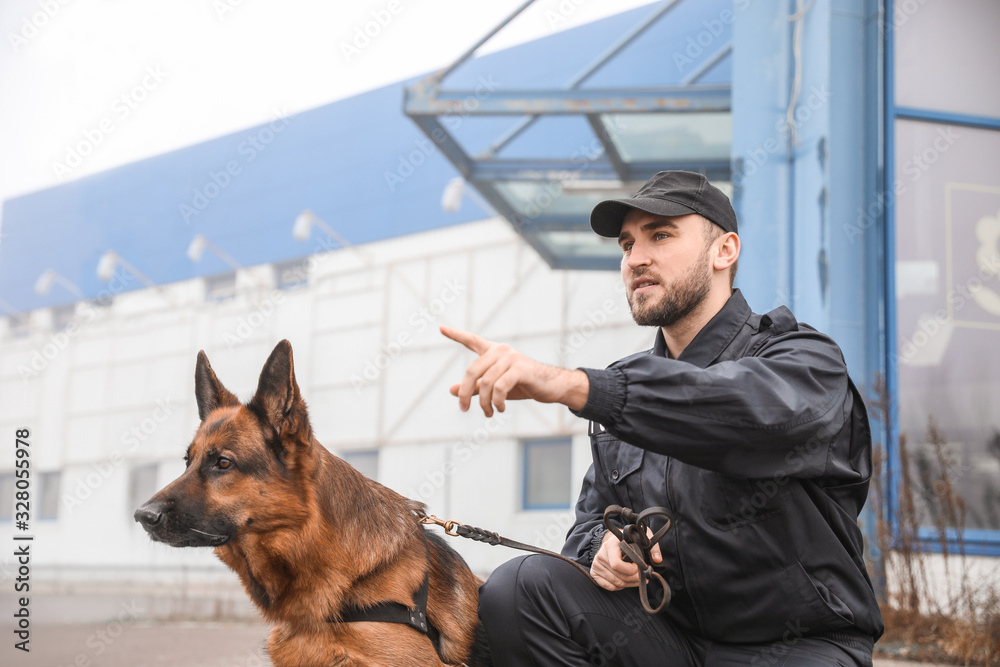 Geprüfter Hundeführer Bewachung nach DGUV Vorschrift 23